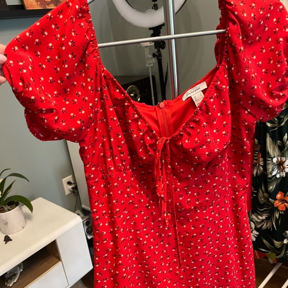 Flower Dress 🌺 - Picture 2 of 3